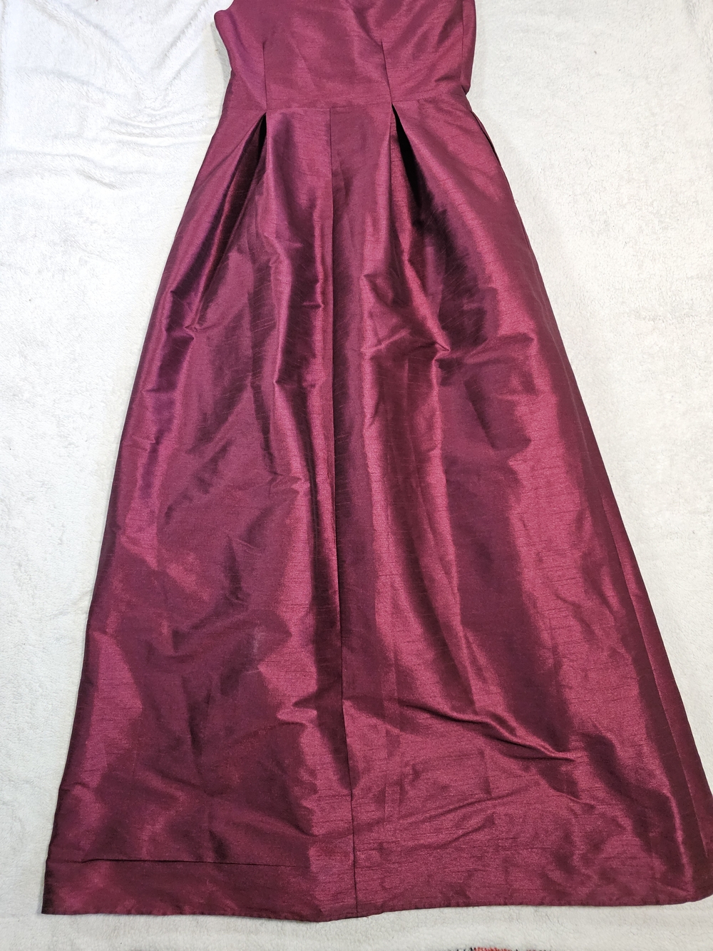 Lula Kate Charleston One-Shoulder Burgundy Evening Gown. - Picture 5 of 7